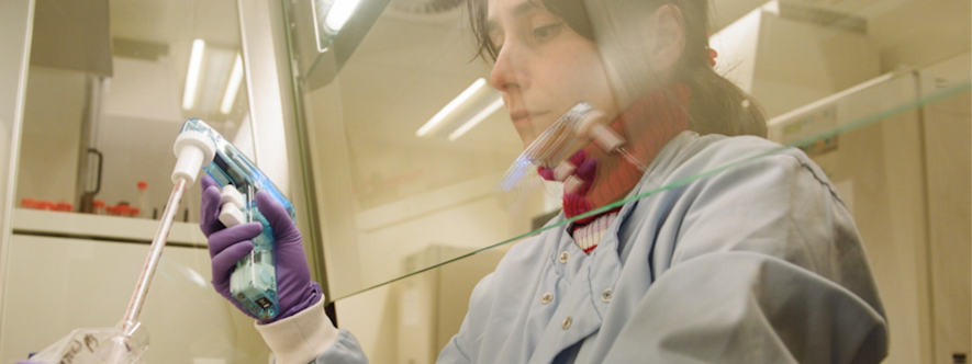 Female scientist in a lab doing an experiment